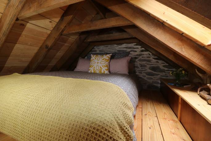 Relax in the cosy kingsize bed, atop a mezzanine that is accessed via a ladder